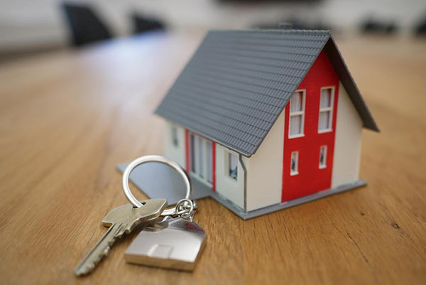 small house & keychain